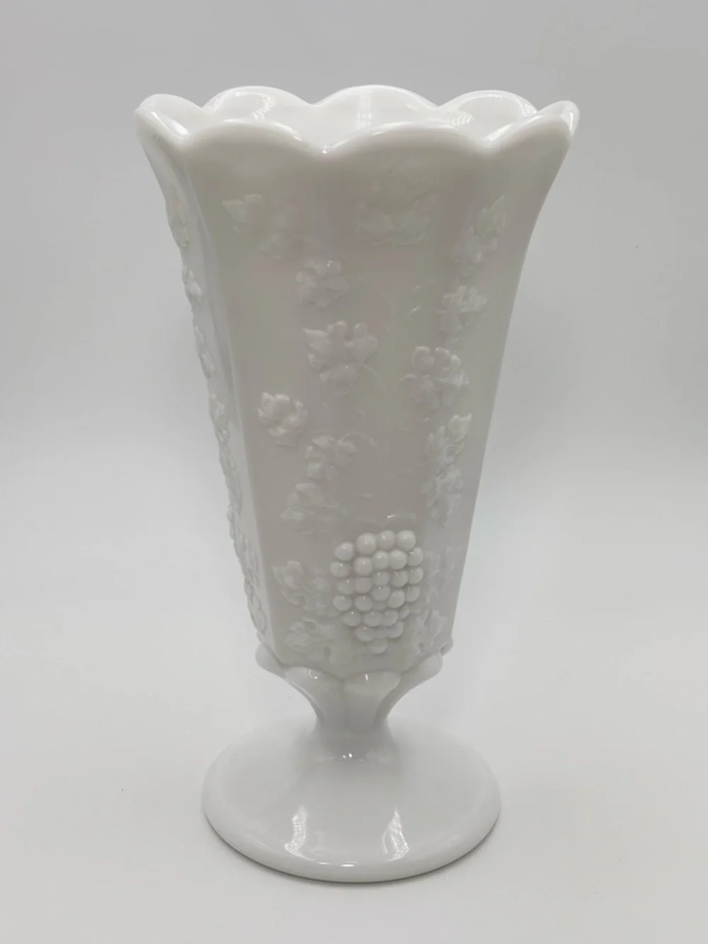 Milk Glass White Vintage 1950’s Westmoreland Paneled Grape Vase Scalloped Rim 9